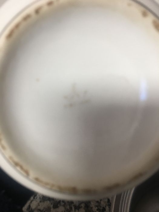 Jarro pintado à mão com fio de ouro