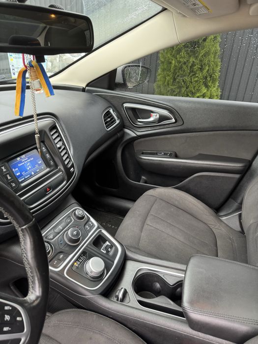 Продам Chrysler 200 2015 рік 2.4і