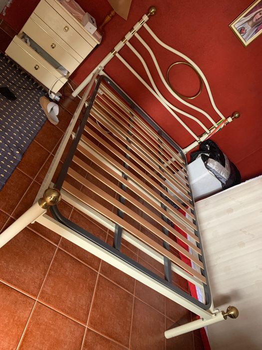 Cama casal e sofá cama e armário