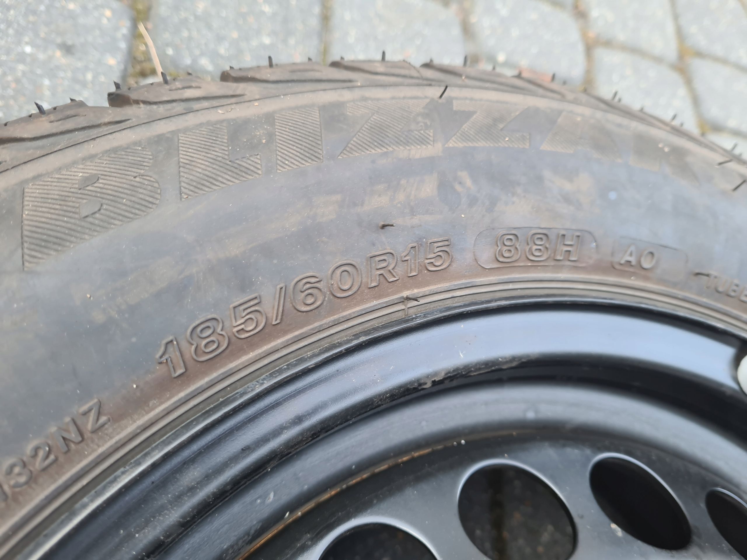 JAK NOWA Opona Bridgestone Blizzak LM32 -185/60/15