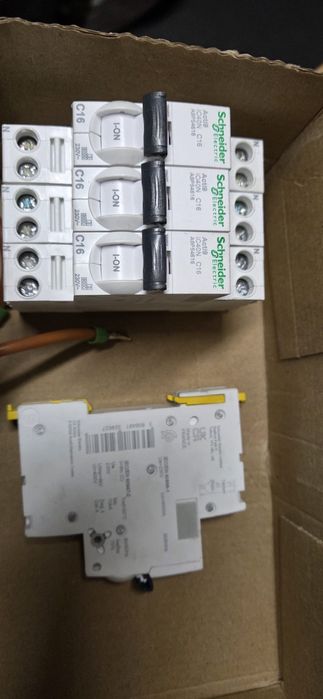 Schneider iC40N - Disjuntor - 1P+N - 16A (Novo)