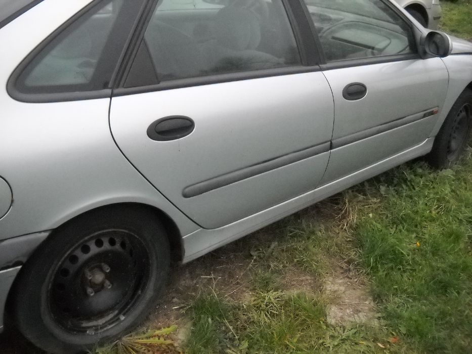 Renault Laguna 1 po lifcie kolor błękitny metalik na części 1.6benzyna