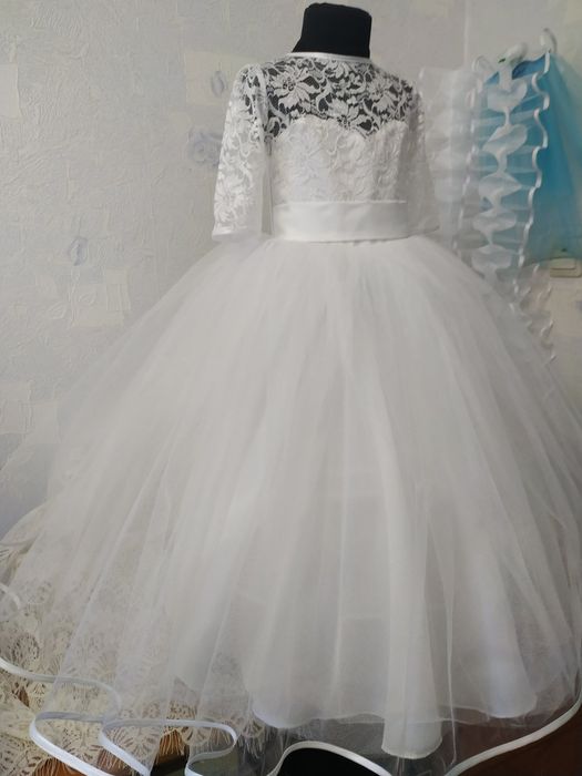 Плаття білосніжне на зріст 116-122 см. Платье белое на девочку