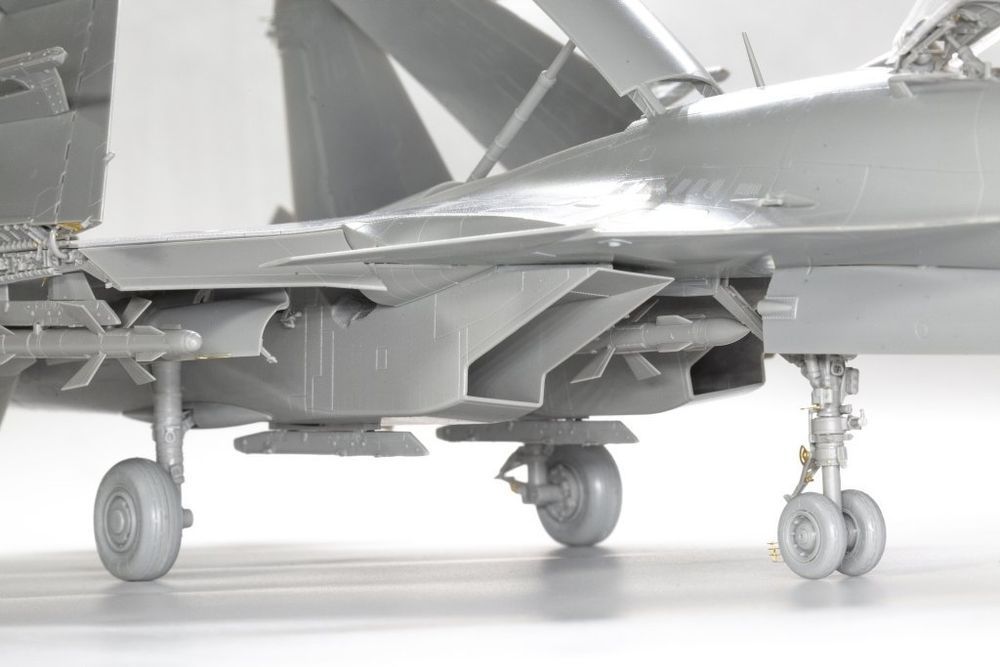 MiniBase 8001 SU-33 Flanker-D 1/48 model do sklejania