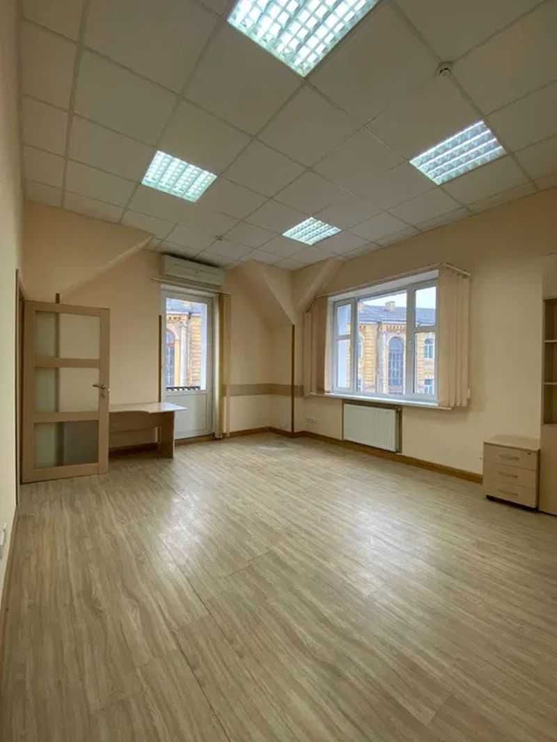 Офіс 1660 м.кв. Саксаганського 67, центр, паркінг