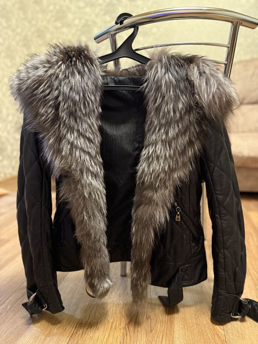 Шкіряна куртка з натуральним хутром чернобурки