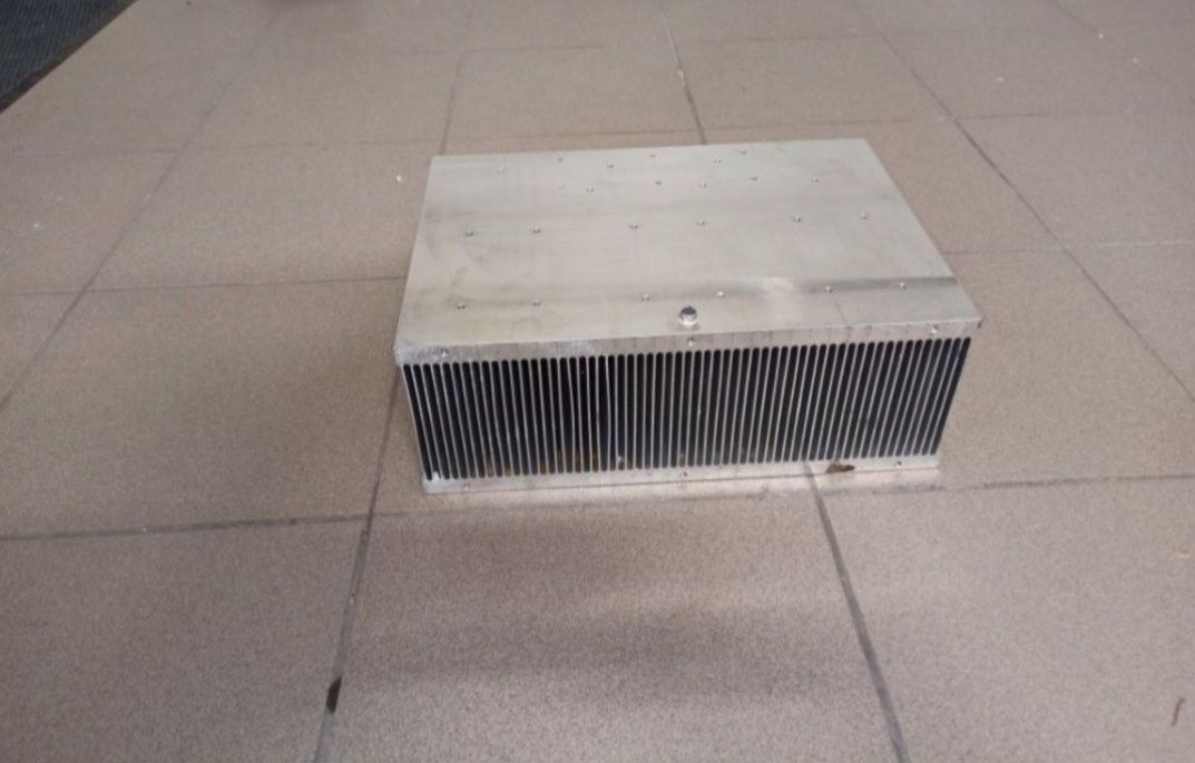 Radiator aluminiowy wymiary 30x26,5x12,5 cm