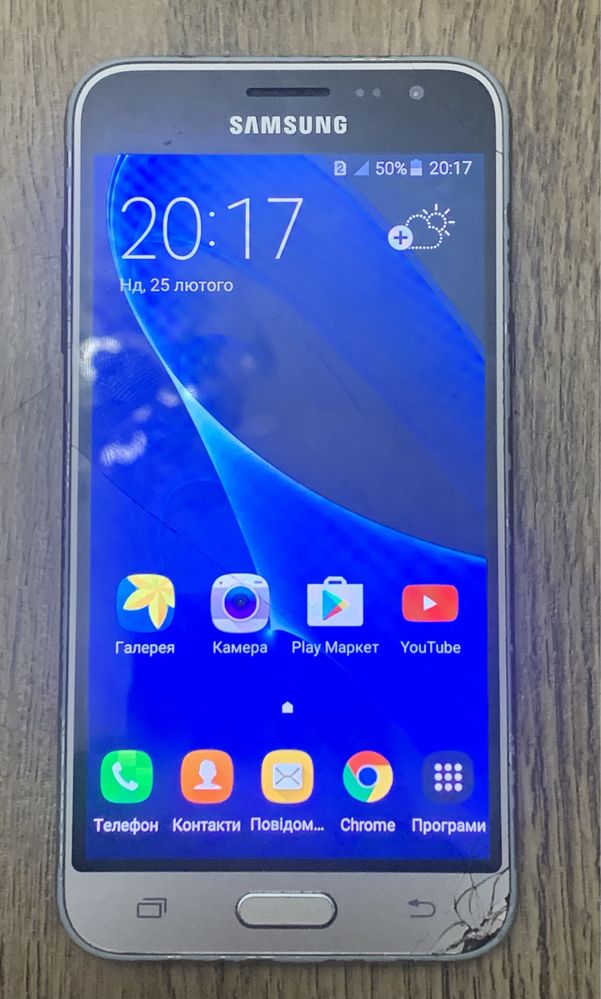 Мобільний телефон Samsung Galaxy J3 (2016)