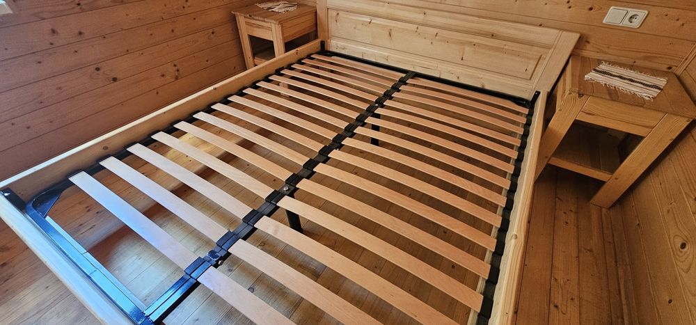 Ліжка двоспальні з натурального дерева