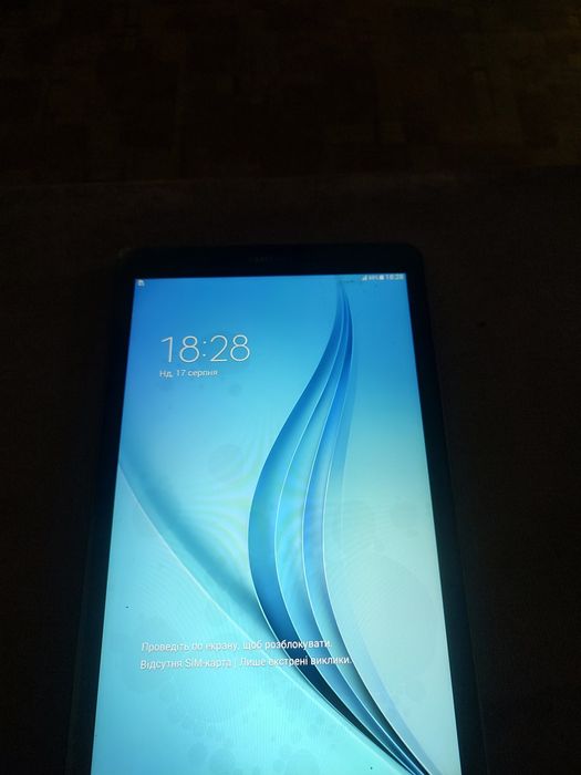 Продам планшет телефон Samsung SM T 561