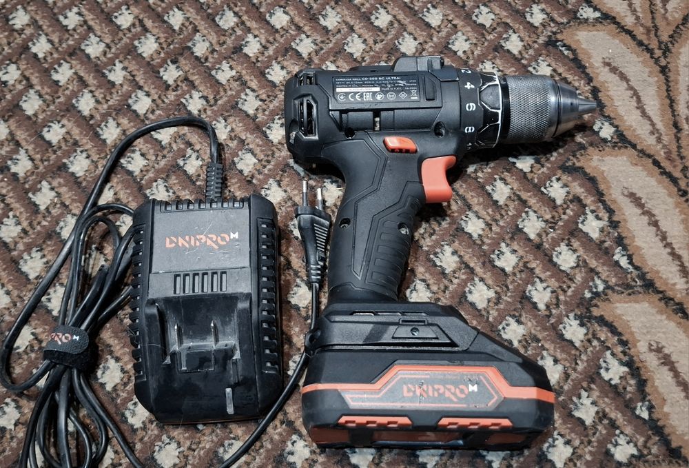 Шуруповерт Днипро м BC200 ultra