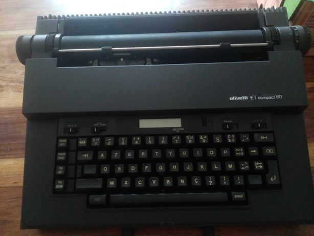 Máquina antiga de escrever eléctrica Olivetti ET Compact 60