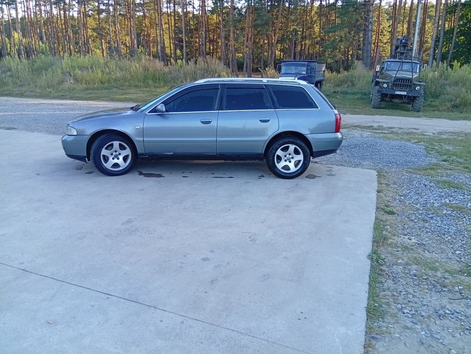 Автомобіль Ауді А4