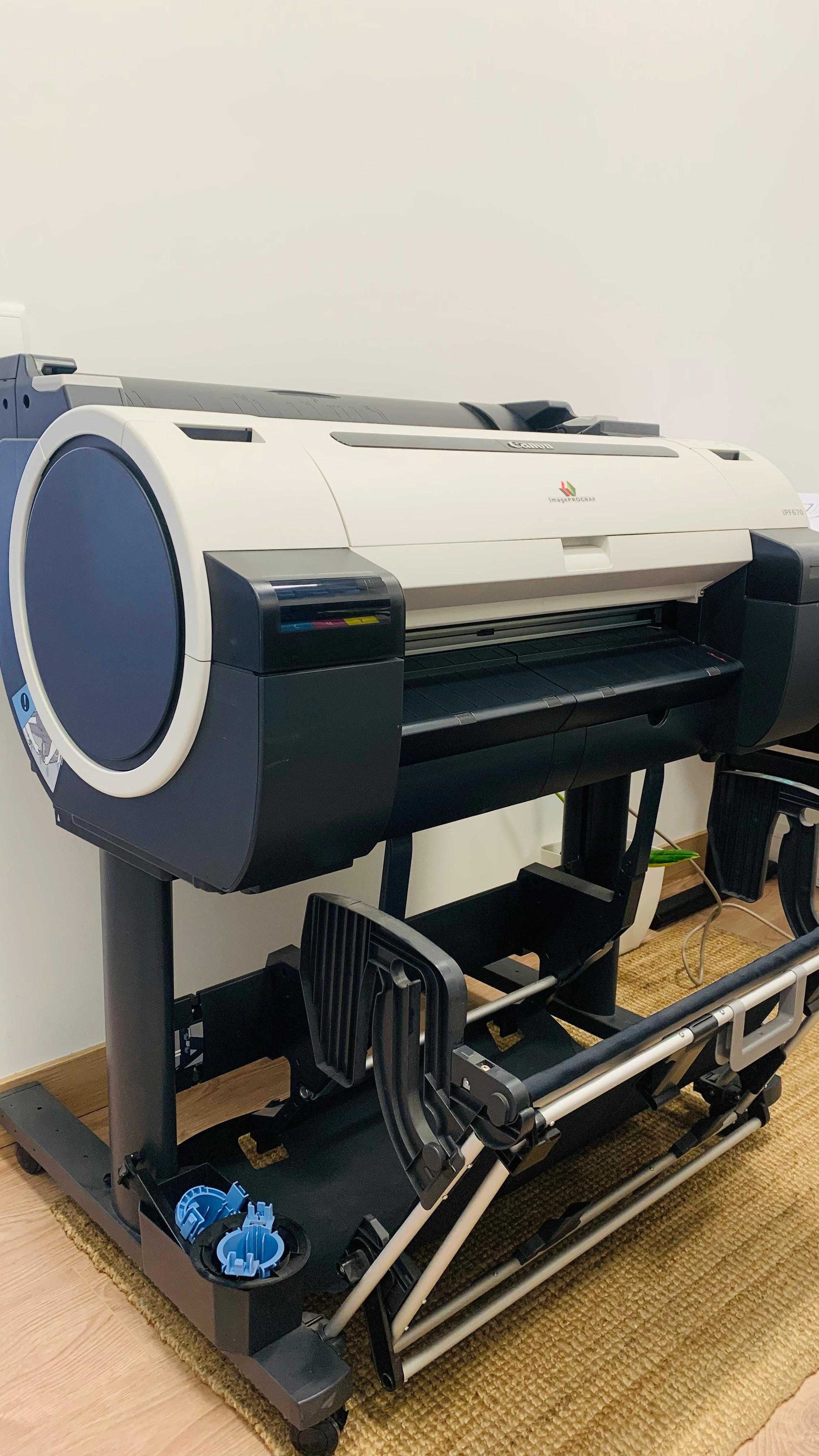 Plotter Canon iPF670 com tinteiros