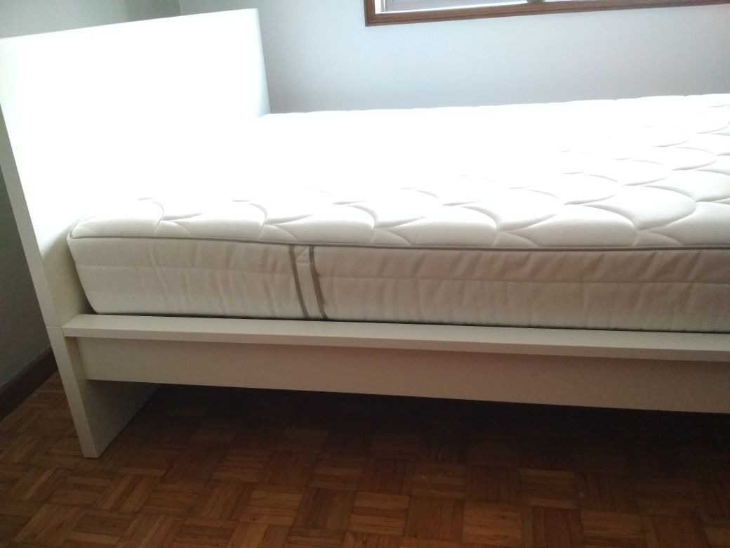 Estrutura cama em branco,  IKEA, 140*200