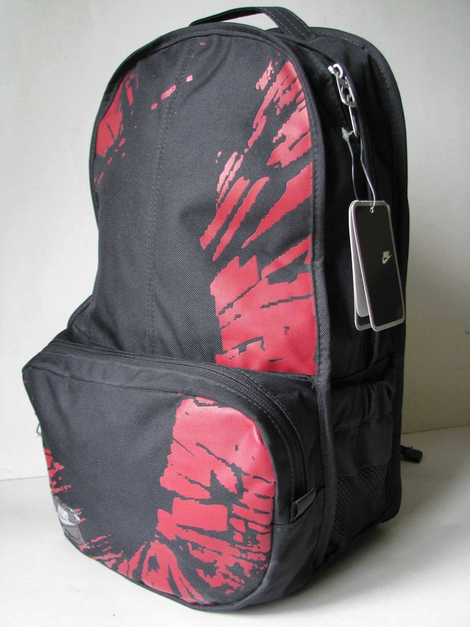 Рюкзак NIKE 20L black/red