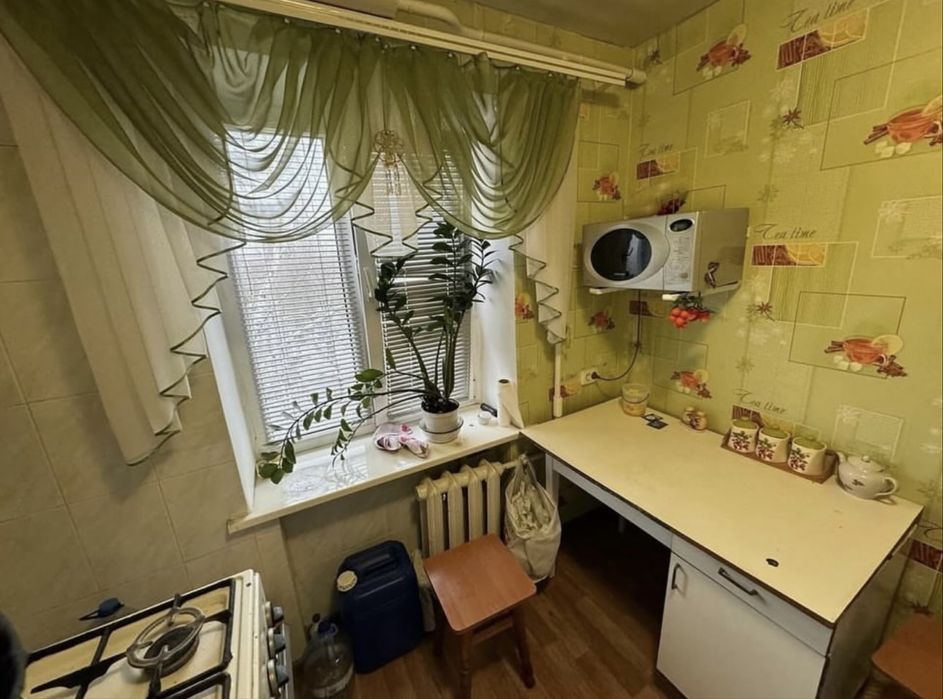 Продается 2к. квартира возле Самолета