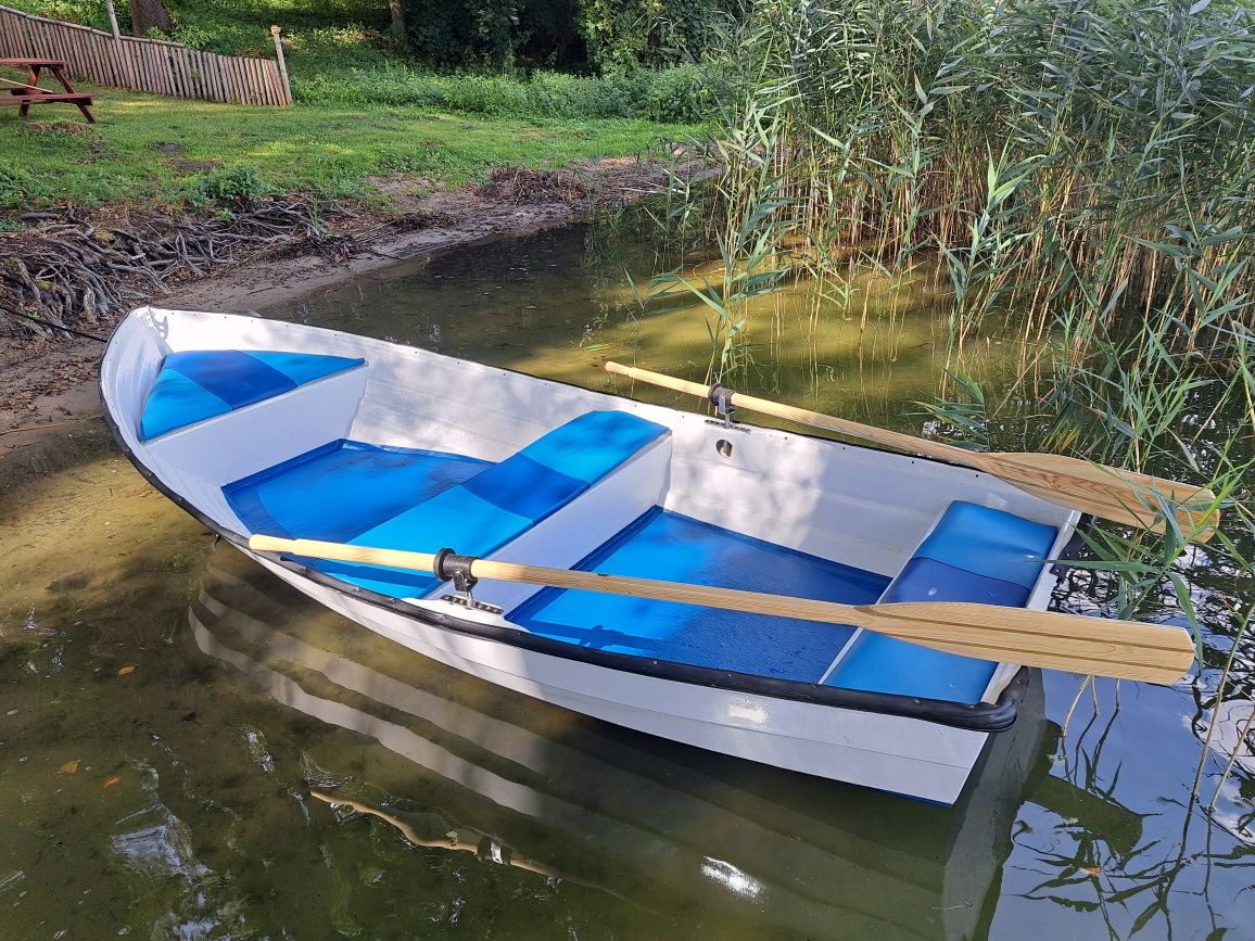 Solidna łódka wiosłowa - transport okolice Mrągowa gratis