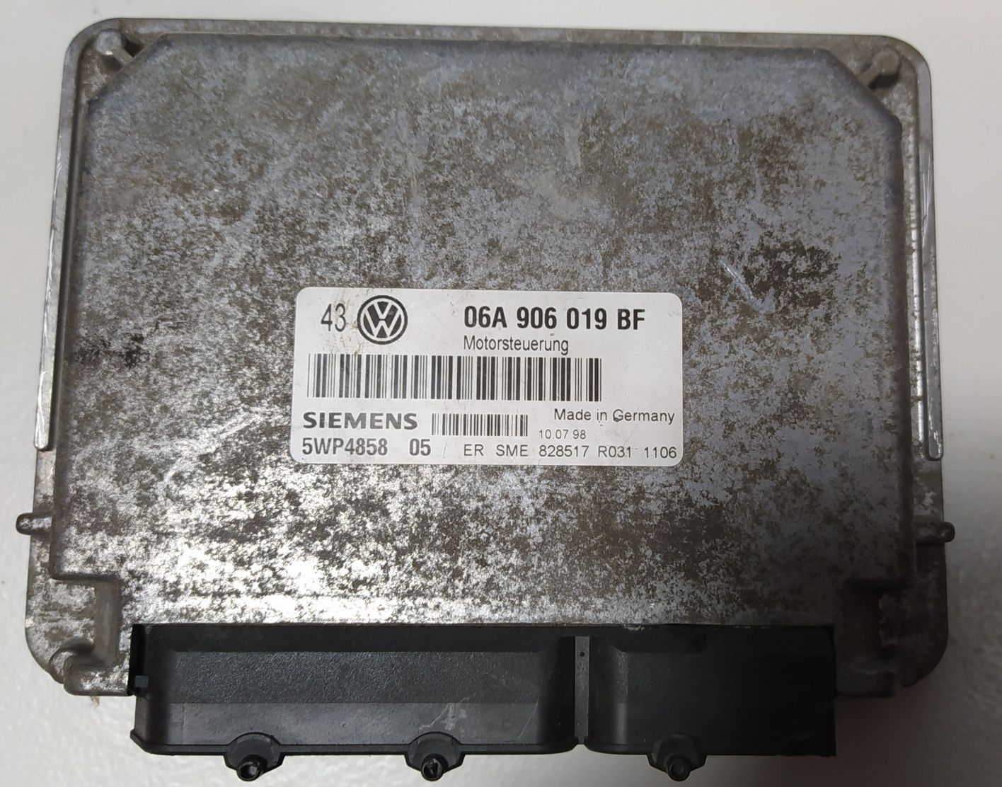 Блок управління двигуном 06A906019BF VW Bora Golf 4 1.6 AKL 5WP4858 04