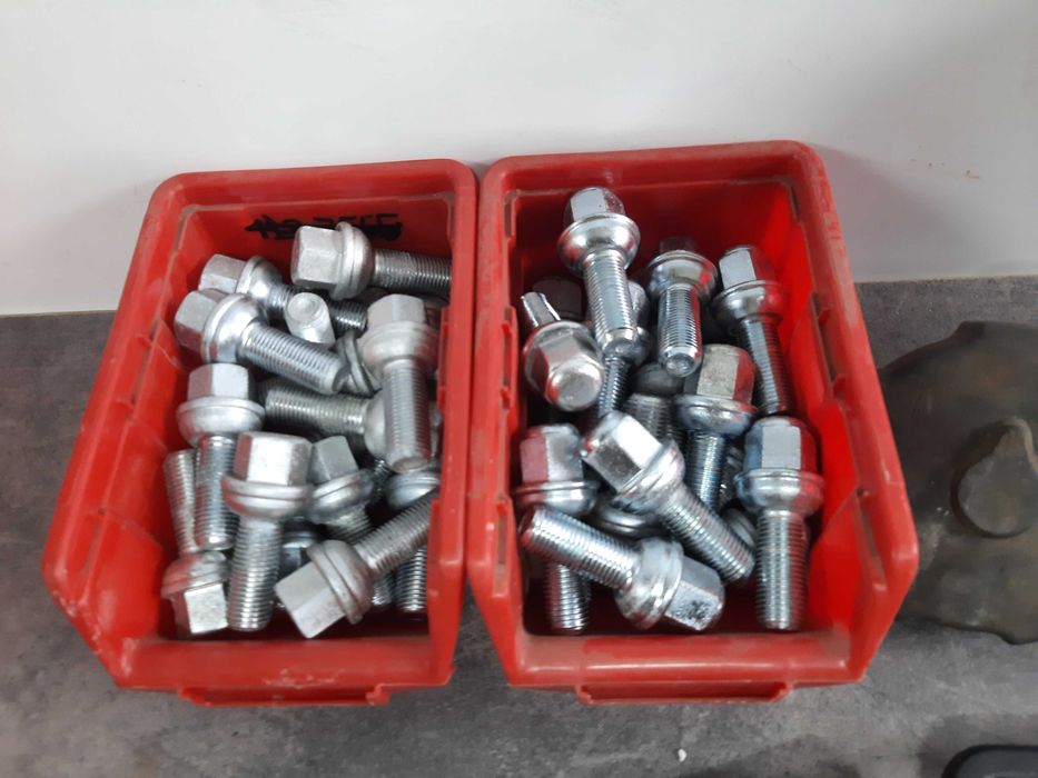 Sprzedam Mercedes G 463 Wolf 460 461 Śruby Koła Ocynkowane