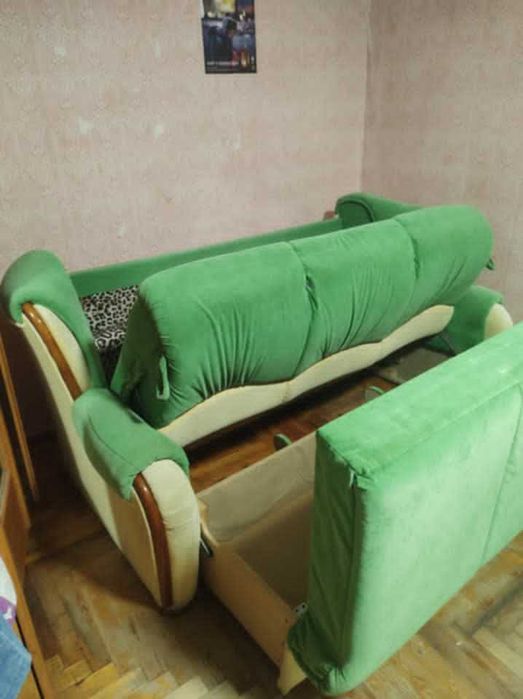 Шикарный Добротный Объёмный Надёжный Диван сБольшим спальным местом