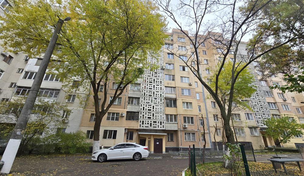 Акад.Корольова, 2-х комнатная квартира 51 кв.  Чешка,  1 этаж,  лоджия