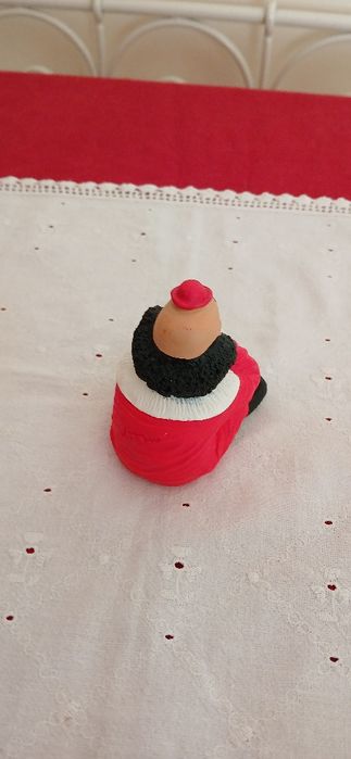 Estatueta pintada á mão