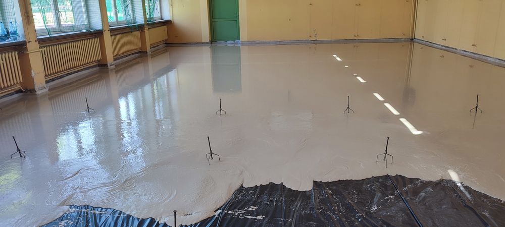 Płynny styropian nie Styrobeton zastępstwo styropianu pod podłogówke