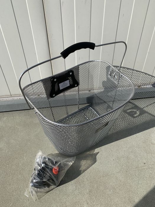 Kosz rowerowy click srebrny uniwersalny 25,4 31,8 na każdą kierownicę