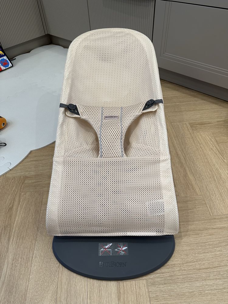 Jak nowy babybjorn bujaczek leżaczek bliss mesh różowy perłowy