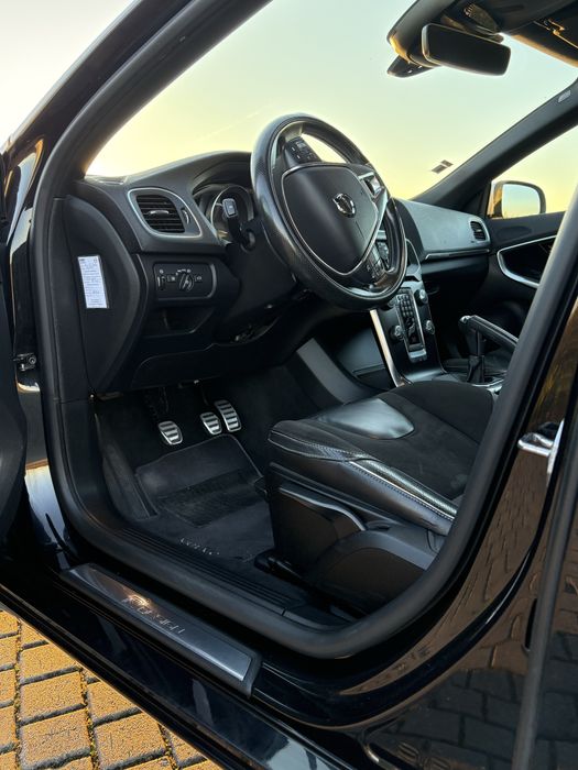 Volvo V40 R-Design D3