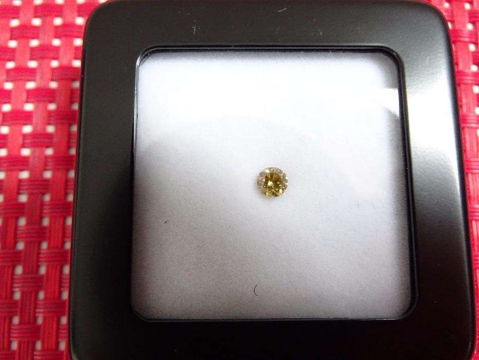 Piękny Brylant Diament 0.38 ct VVS2. Certyfikat