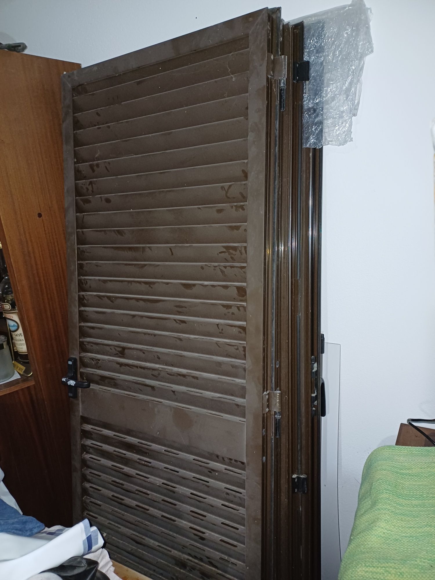 Janela sacada em aluminio