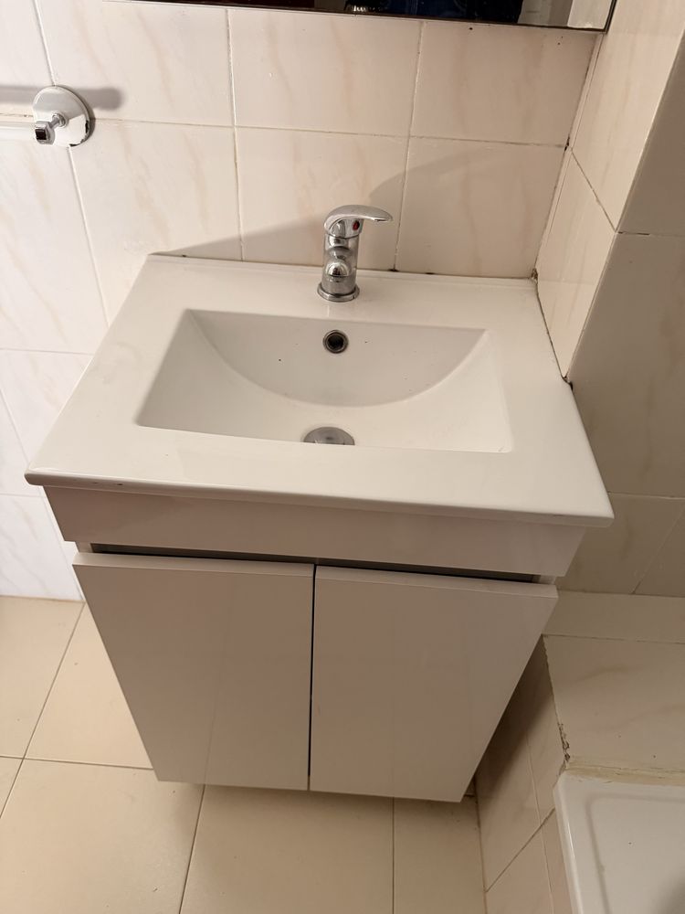 Movel com lavatorio casa banho