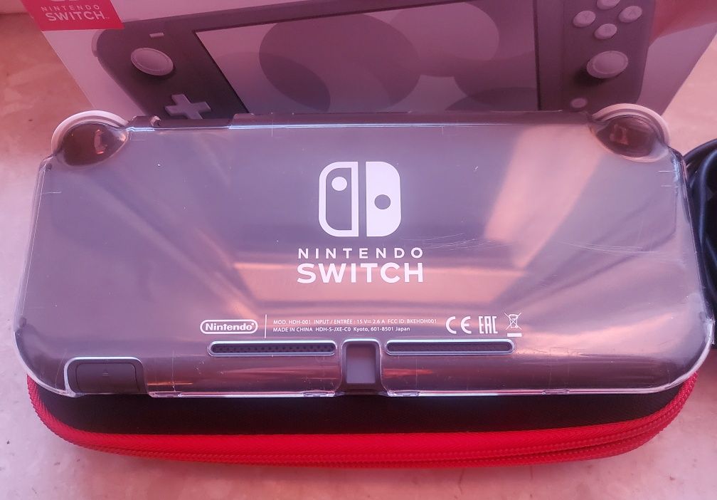 Nintendo Switch Lite + karta 32GB + pokrowiec + etui + nakładki