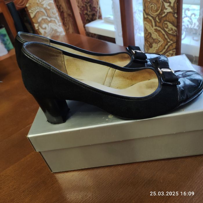 Туфлі з натуральної замші