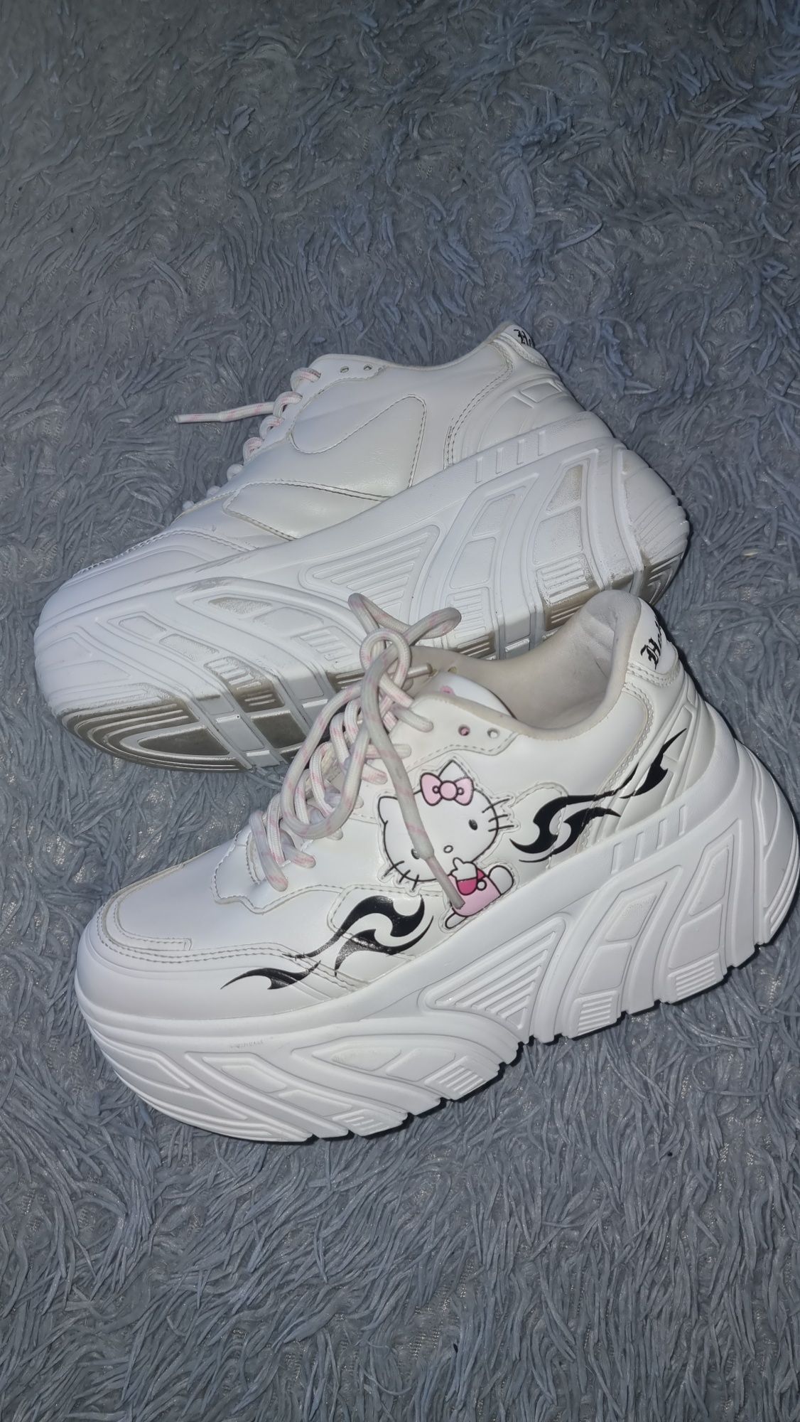 Buty na platformie Hello Kitty rozmiar 37