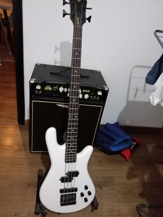 Baixo spector performer 4