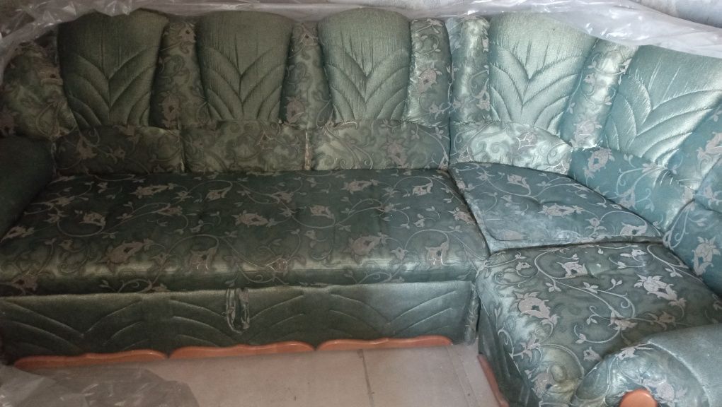 Продам диван у доброму стані