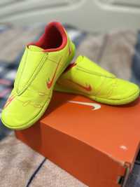 Сороконіжки кросівки футзалки Nike Mercurial розм 29,5