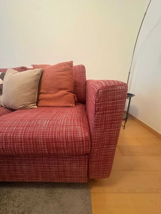Sofá 3 lugares com puff, vermelho