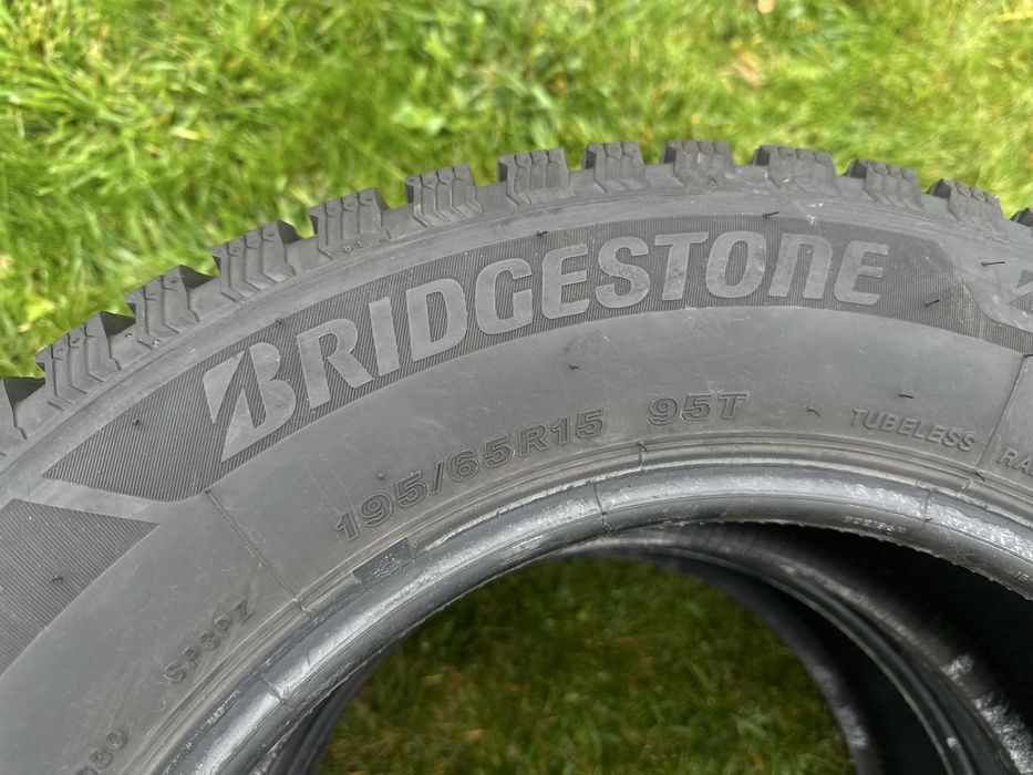 Зимова резина 195 65 R15 Bridgestone 23рік