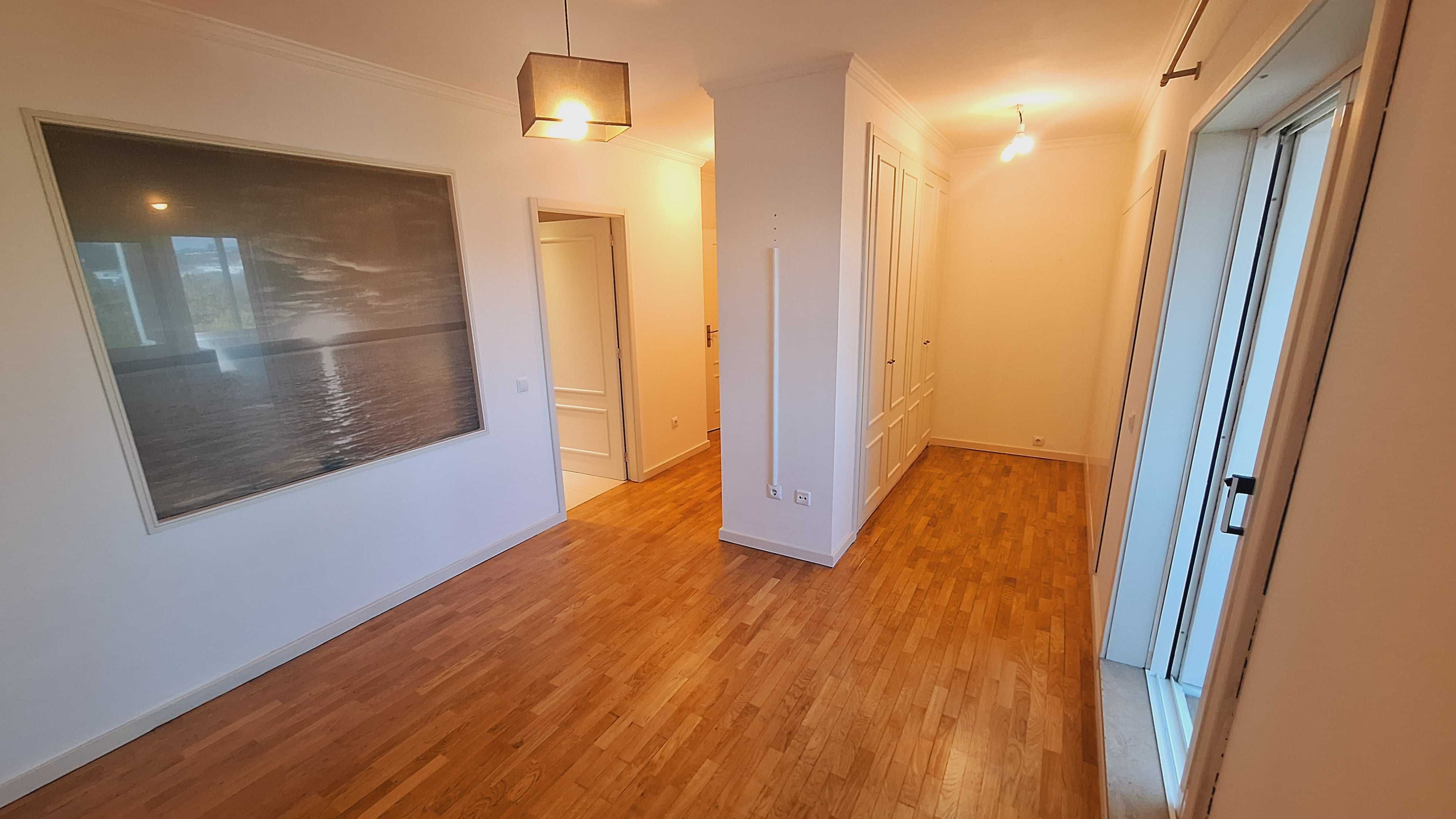 Penthouse T2+2(com janela) Renovado em Águas-Santas