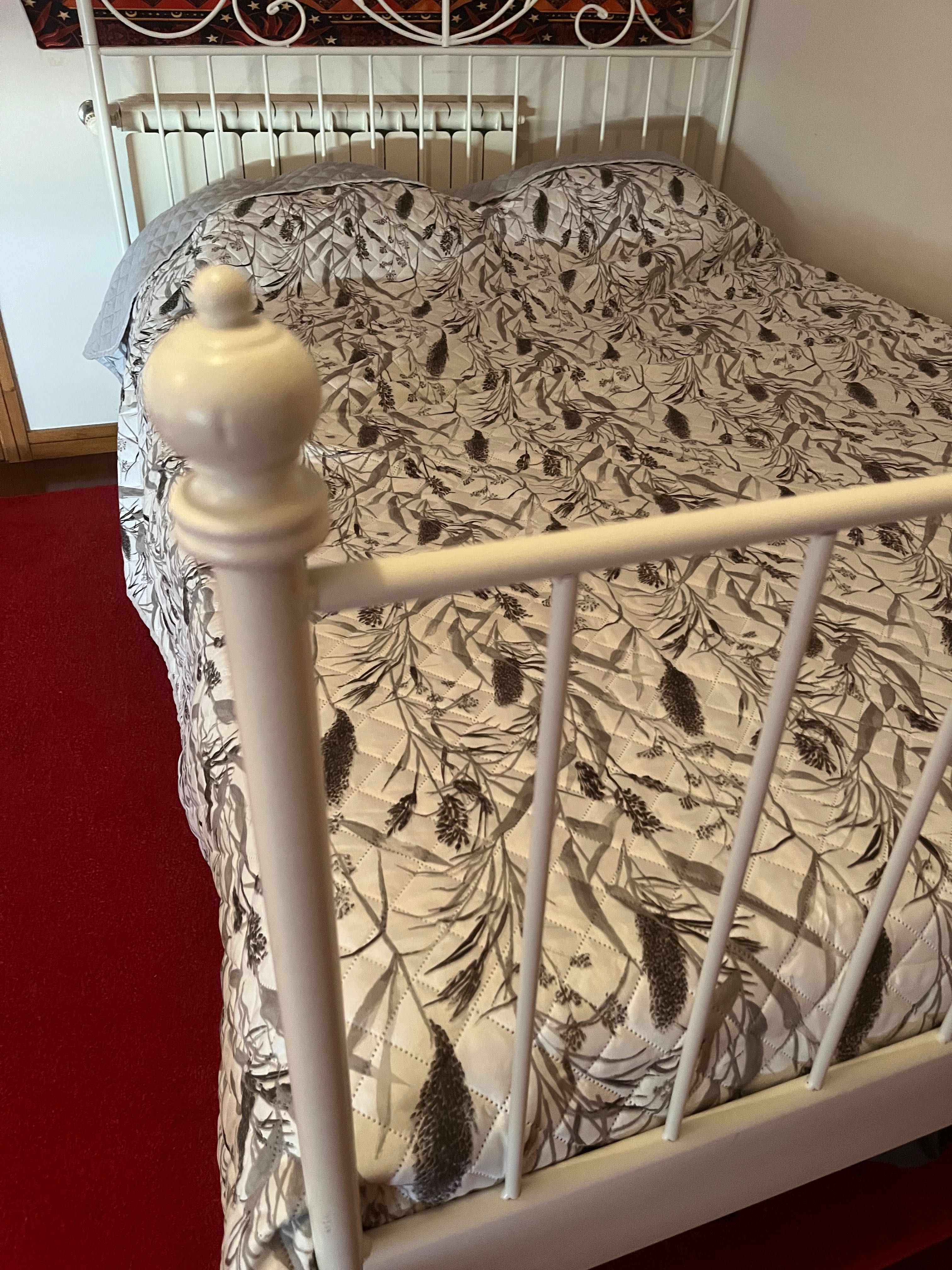 Cama de casal branca de ferro IKEA
