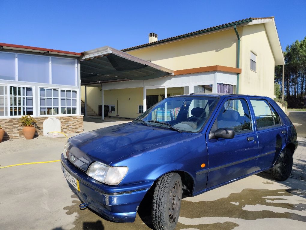 Ford Fiesta (Azul)