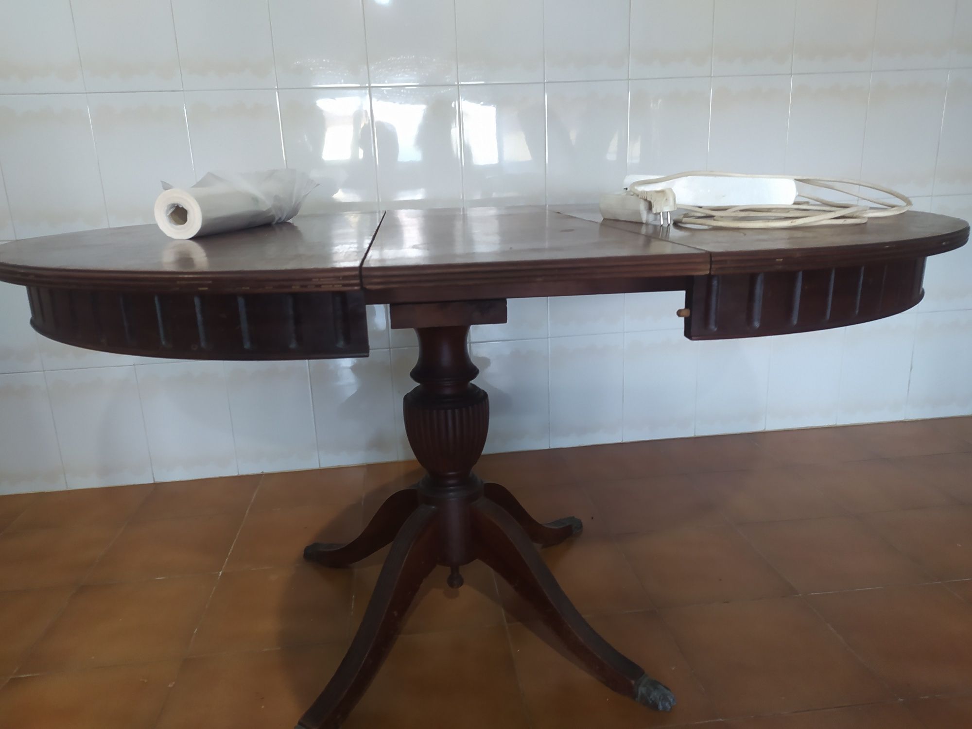Mesa de sala em madeira