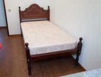 Cama de solteiro pequena em madeira, made in Canadá, como nova