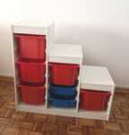 Móvel IKEA com caixas