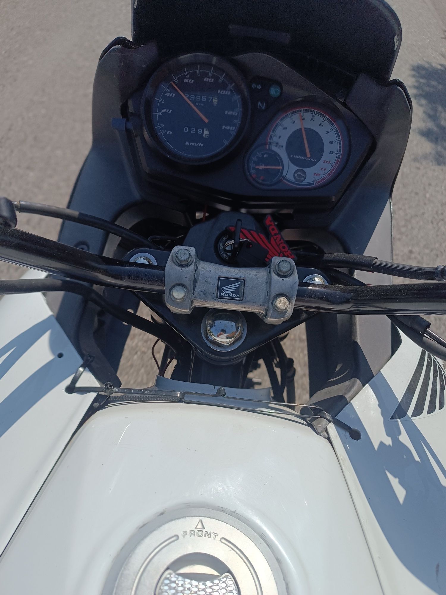 Vendo mota CBF 125 o troco por comercial  com o sem acerto
