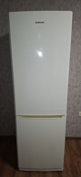 Холодильник Samsung
